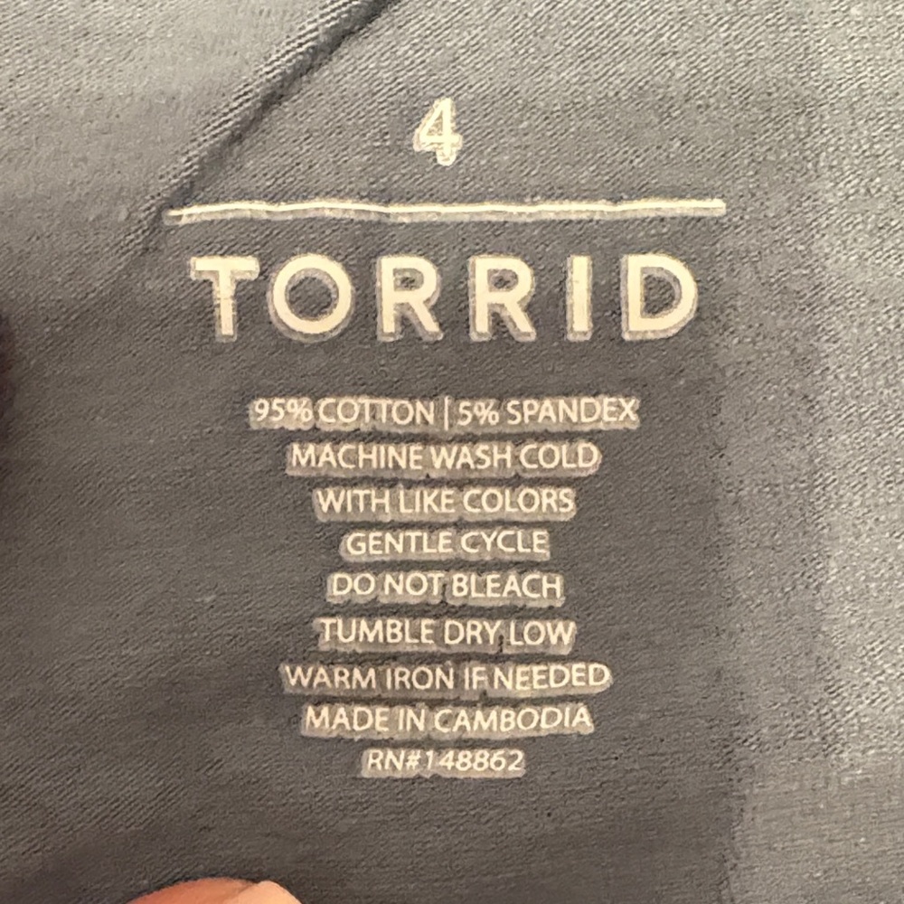 torrid Slate Blue Daisy Capris - Picture 2 of 5